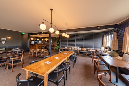 Lunch and dinner served, alfresco dining