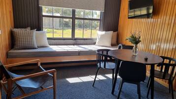 King Ensuite Self Contained | Living area