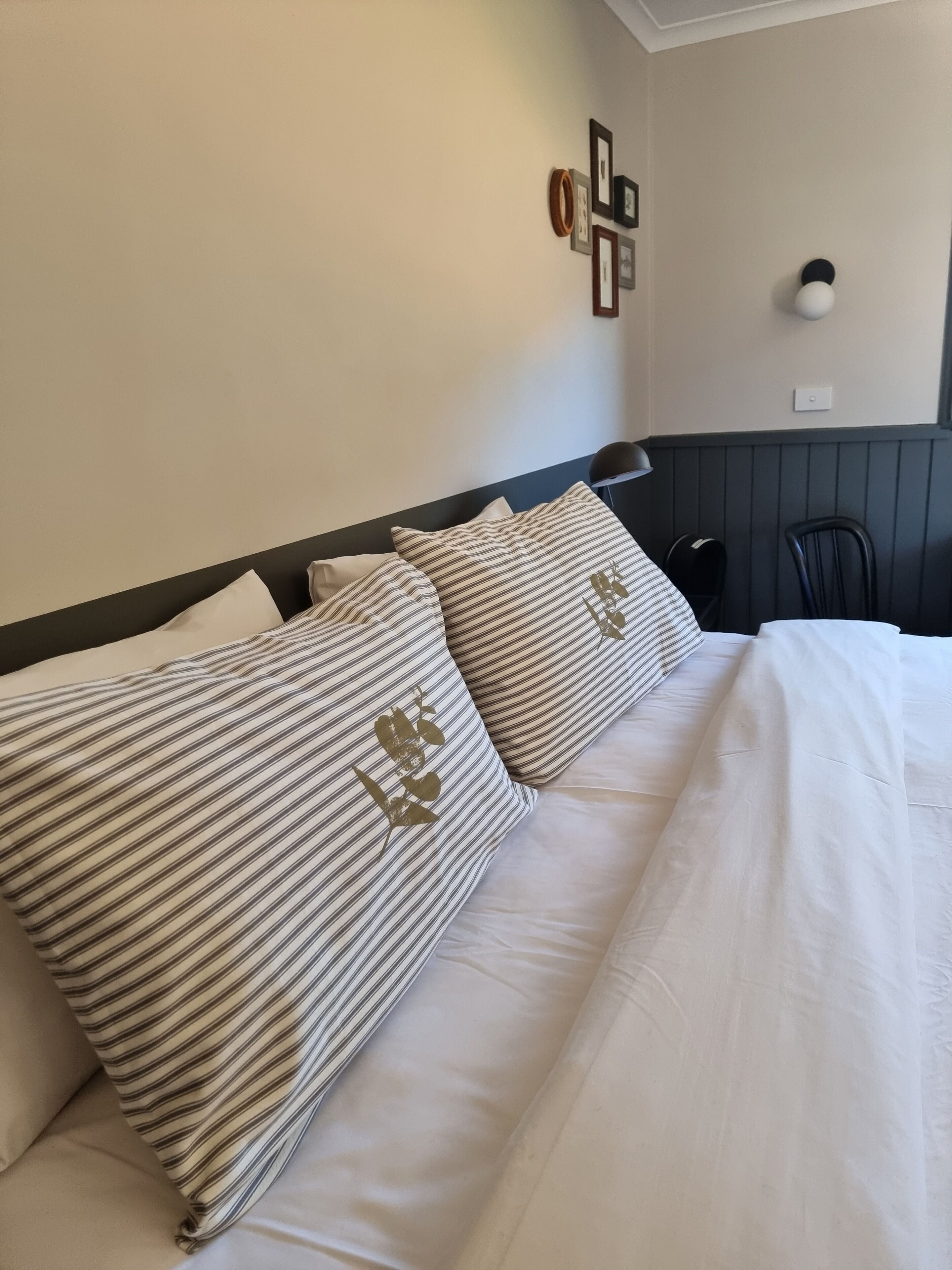 king ensuite | 1 bedroom, free wifi, bed sheets