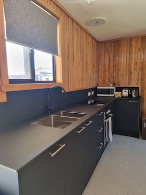 Standardzimmer, 1 King-Bett, Nichtraucher, Kochnische | Eigene Küche