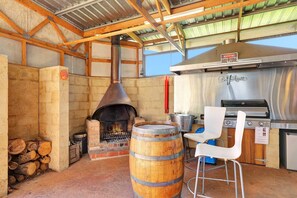 BBQ/picnic Area - Harmony at Tower Hill (Tower Hill)