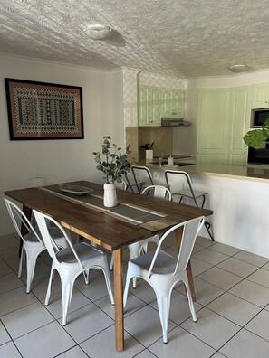 Ruokailu omassa huoneessa