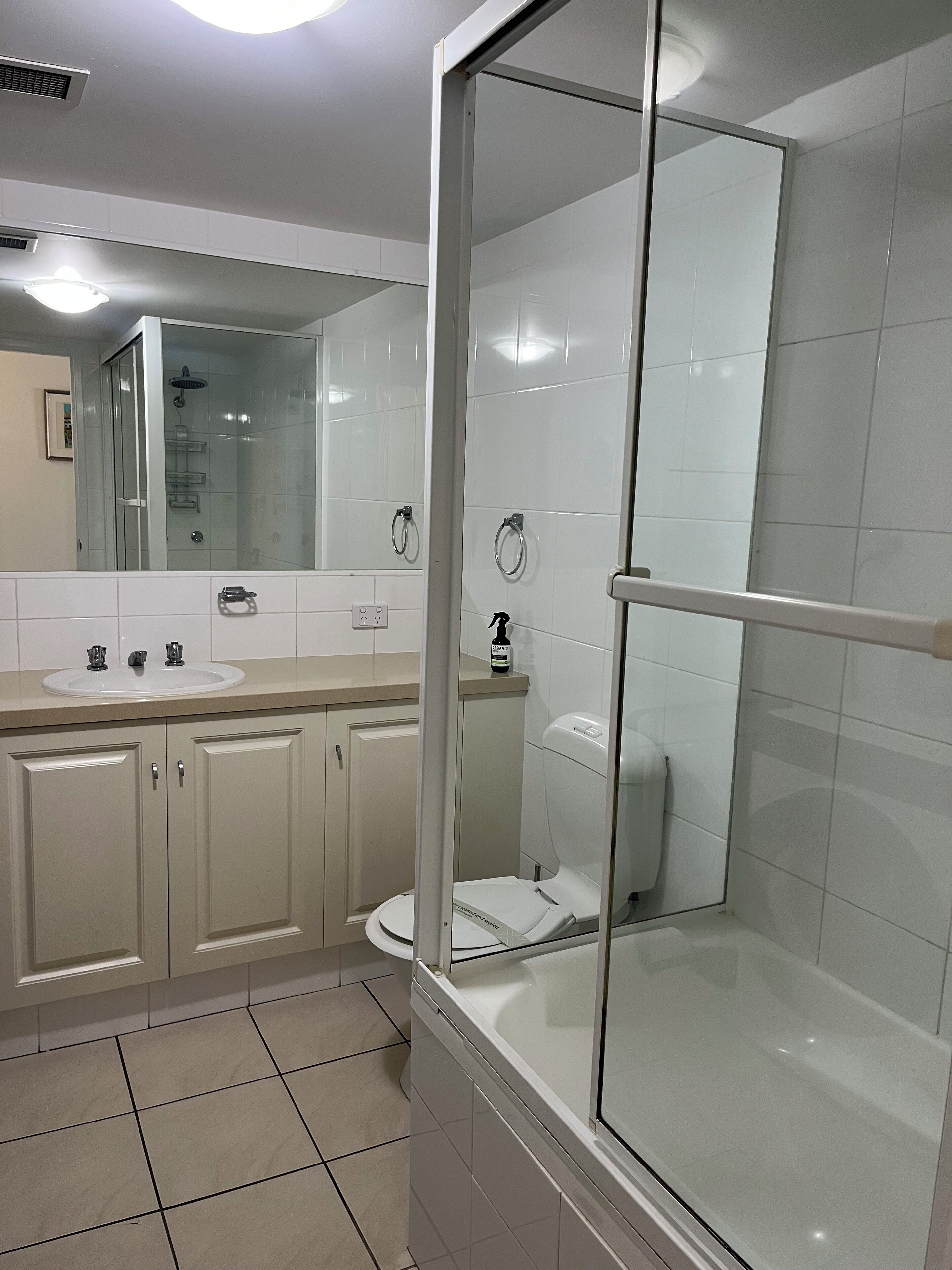 Apartamento standard, 2 quartos | Banheiro | Secador de cabelo, toalhas de banho
