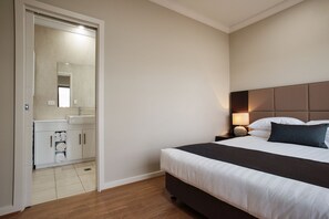 Standard Apartment, 1 Bedroom, Non Smoking, Kitchen (Apartment) | 1 bedroom, iron/ironing board, free WiFi, bed sheets - Renmark Holiday Apartments (Renmark)