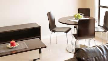 Standard Apartment, 1 Bedroom, Non Smoking, Kitchen (Apartment) | In-room dining