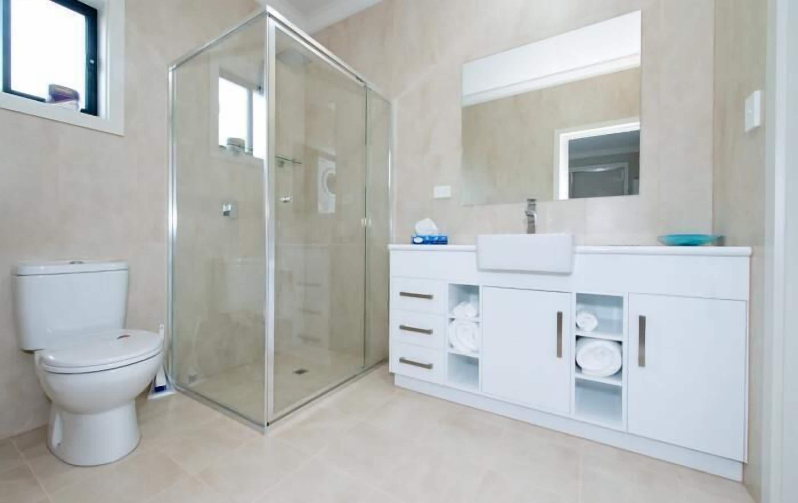 Standard Apartment, 2 Bedrooms, Non Smoking, Kitchen (Upstairs) | Bathroom | Shower, free toiletries, hair dryer, towels