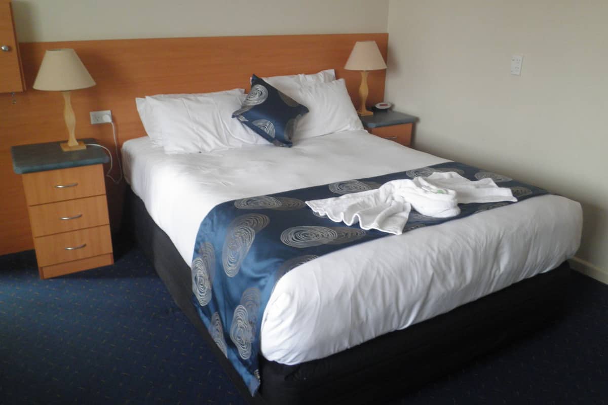 Deluxe Room, Non Smoking (Queen Deluxe) | 2 bedrooms, iron/ironing board, free WiFi, bed sheets
