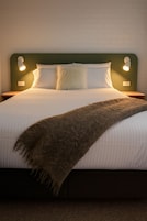 Laptop workspace, WiFi (free), bed sheets