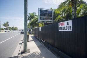 Front of property - Cool Palms Motel (West Mackay)