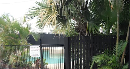 Cool Palms Motel
