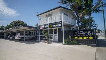 المنشأة من الخارج