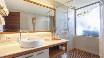 Apartment, 2 Bedrooms | Bathroom | Shower, hair dryer, towels, soap