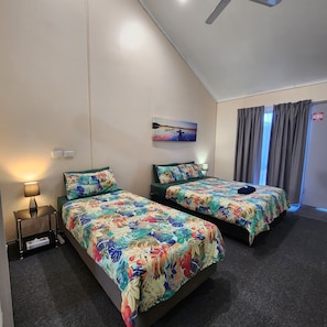 Standard Double or Twin Room, Non Smoking (Twin) | Iron/ironing board, free WiFi, bed sheets - Wentworth Central Motor Inn (Wentworth)