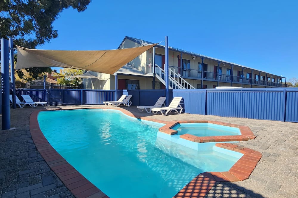 Wentworth Central Motor Inn