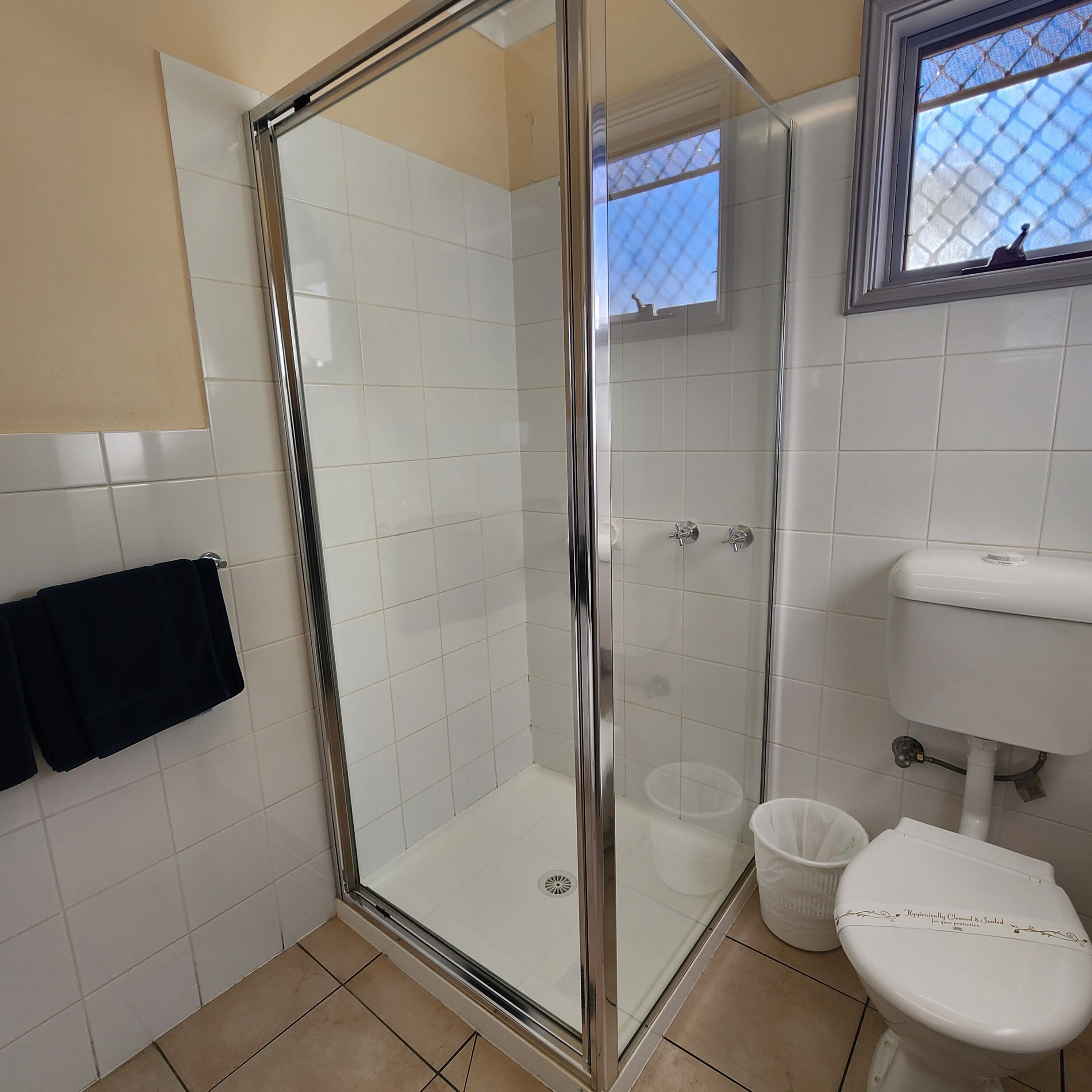 Shower, free toiletries, towels