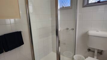 Shower, free toiletries, towels