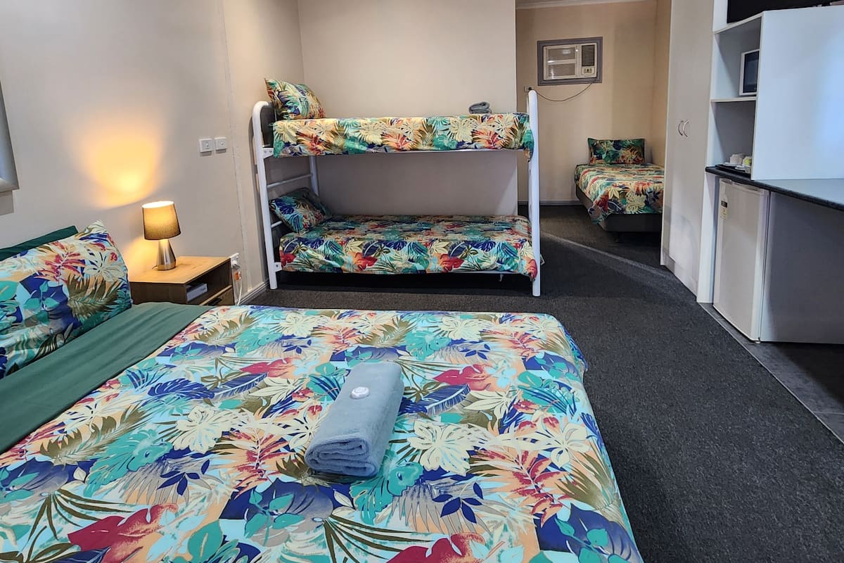 Family Room, Multiple Beds, Non Smoking