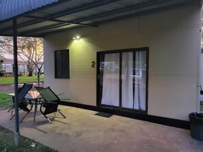 Familienbungalow, Kochnische, Gartenblick (For 4) | Verdunkelungsvorhänge, Bettwäsche