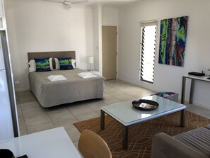 أسرّة أطفال/رضّع وأسرّة قابلة للطي وملاءات أسرّة