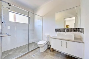 Standard Apartment, 2 Bedrooms, Kitchen | Bathroom