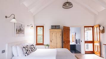 Romantic Apartment, 1 Bedroom, Non Smoking, Kitchenette (Coolum) | Iron/ironing board, cribs (surcharge), bed sheets
