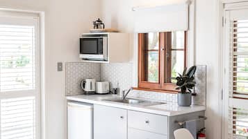 Standard Studio, 1 Bedroom, Non Smoking, Kitchenette (Brighton) | Private kitchen