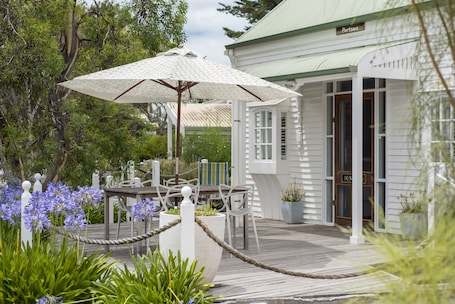 Romantic Apartment, 1 Bedroom, Non Smoking, Kitchenette (Portsea) | Street view. Beach Huts Middleton
