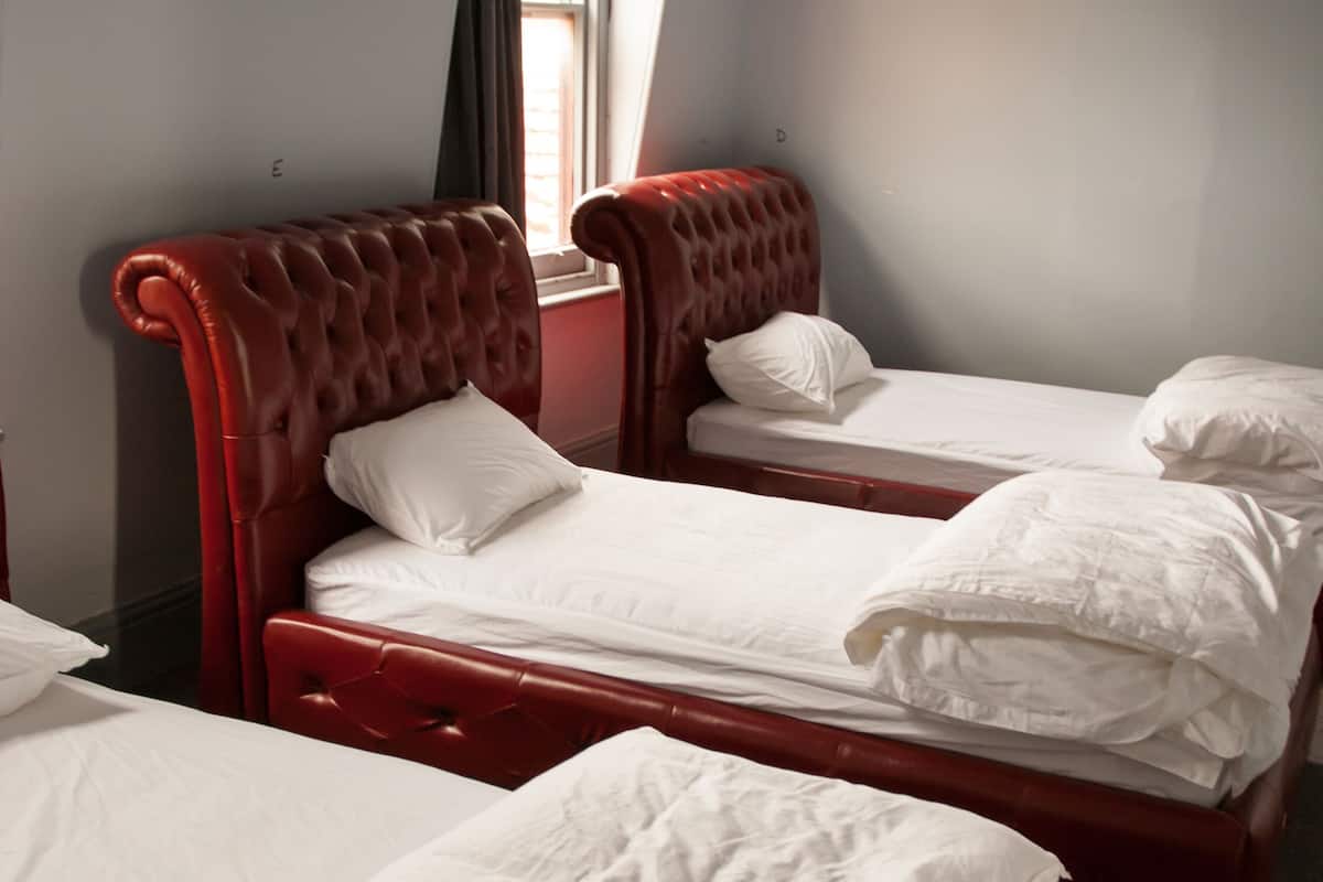 Standard Room, Non Smoking, Shared Bathroom (7 King Single beds Female)