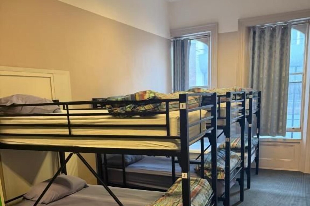 14 Dorm Bunk Mixed | WiFi (free), bed sheets