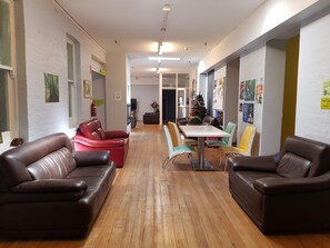 Lounge - The Backpackers Imperial Hotel - Hostel (Hobart)