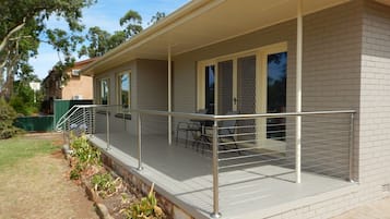 Classic House, 3 Bedrooms | Porch