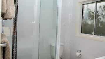 Appartamento Executive | Bagno | Set di cortesia gratuito, asciugacapelli, asciugamani