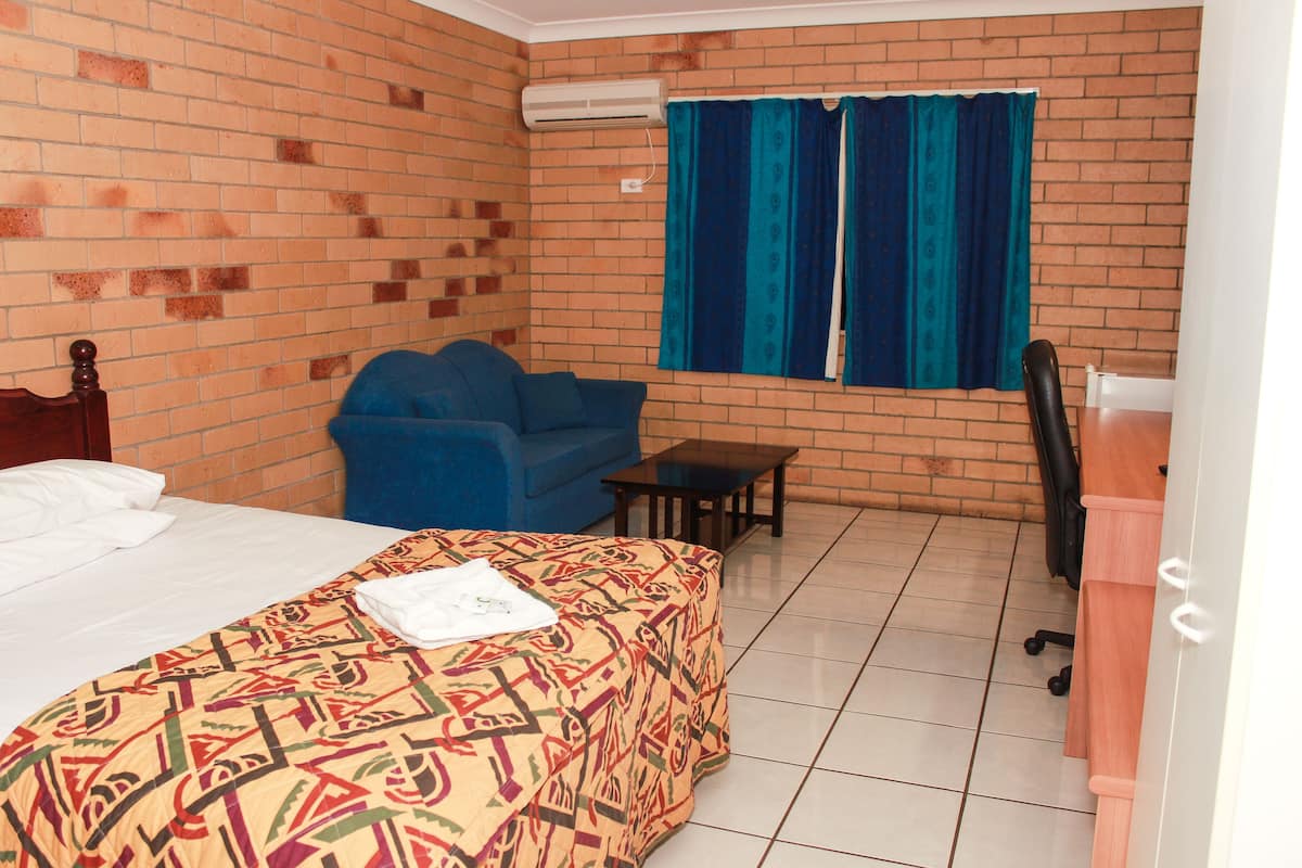 Standard Studio, Non Smoking | Desk, iron/ironing board, free WiFi, bed sheets