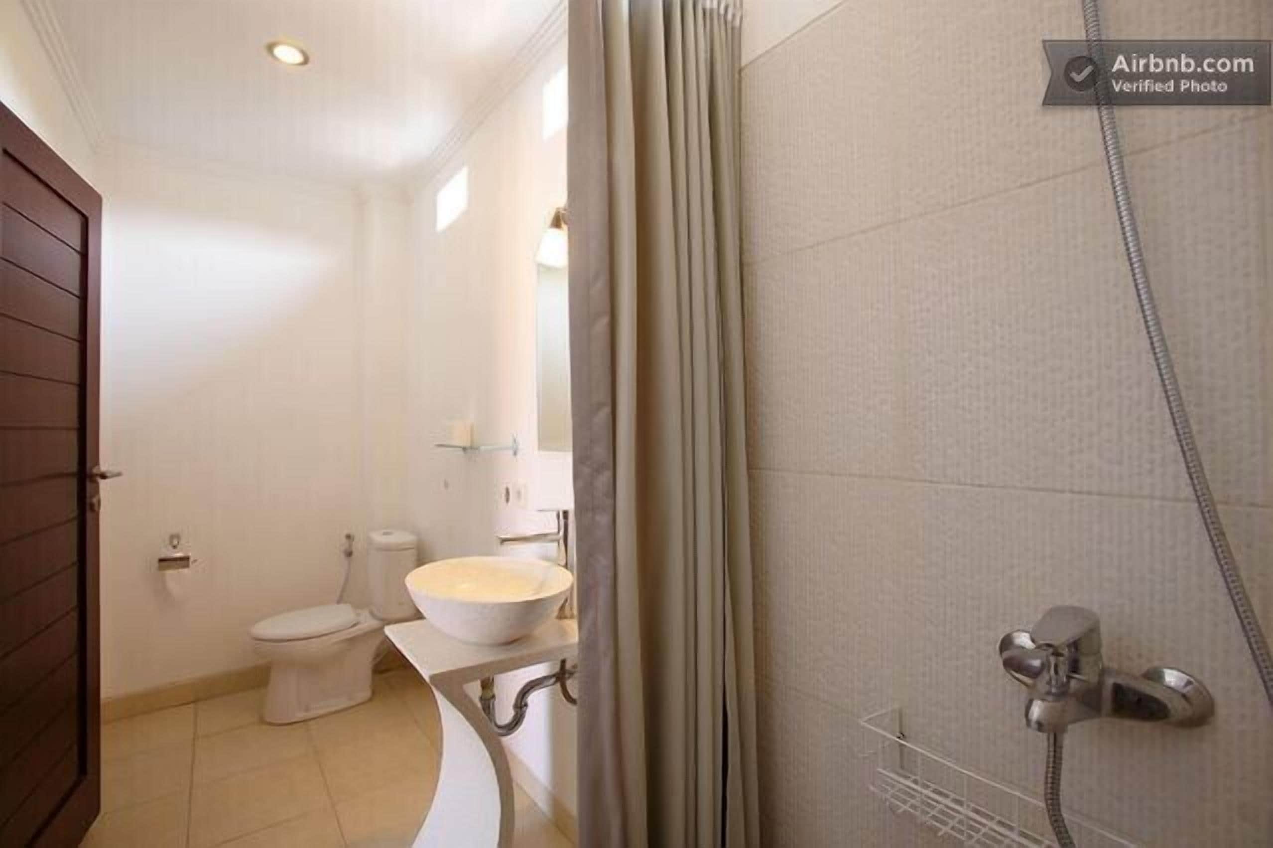 individually furnished, free wifi, bed sheets