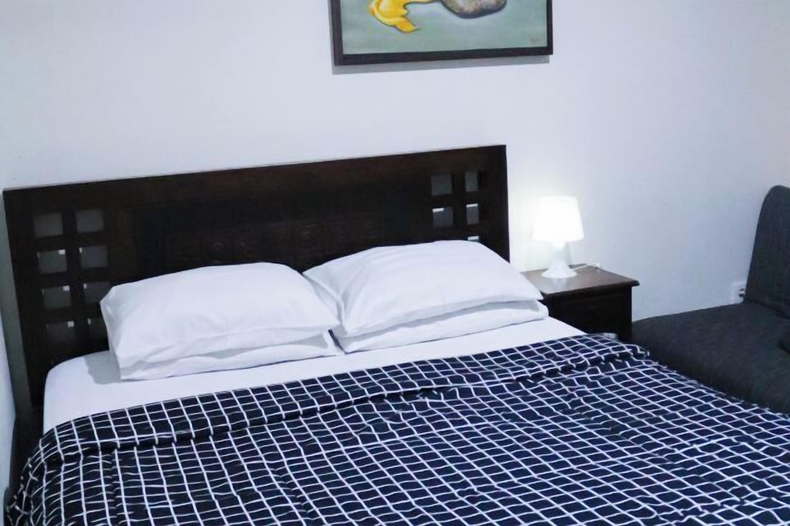 Muebles diferentes, wifi gratis y ropa de cama 