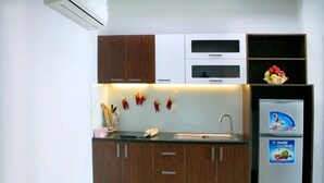 Apartment, City View | Desk, WiFi (free)