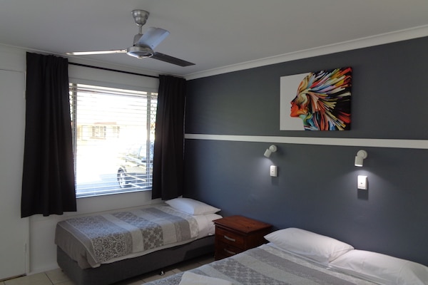 Standard Twin | Living area | TV, DVD player