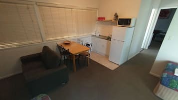 Appartamento familiare, 2 camere da letto, balcone | Area soggiorno | TV, lettore DVD