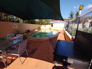 Outdoor pool - Aspley Sunset Motel (Aspley)