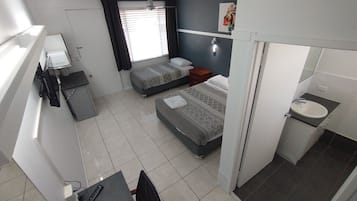 Camera Standard con 2 letti singoli, 2 camere da letto | Area soggiorno | TV, lettore DVD