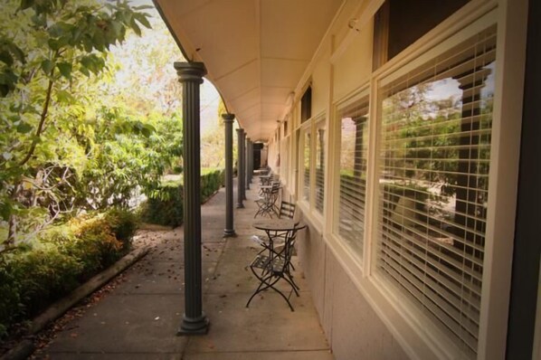 Porch - Melrose Motel (Mittagong)