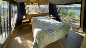Standard Tent, Shared Bathroom (Decked Tents - Double bed) | Ruang tamu