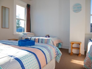 Chambre Familiale | Rideaux occultants, Wi-Fi gratuit, draps fournis