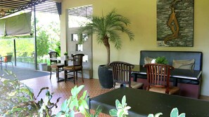 每日供應歐陸早餐 (每人 IDR50000)