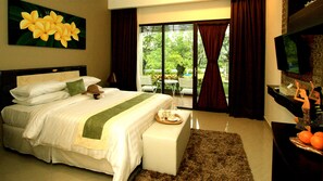 Rom – deluxe | Oppholdsområde | Flatskjerm-TV