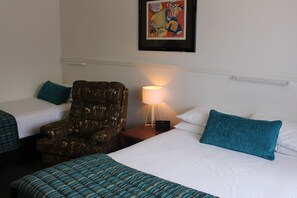 Deluxe Studio, Non Smoking (Twin Share Room) | Minibar, soundproofing, iron/ironing board, free WiFi