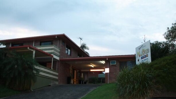 A two-story motel with a red roof and a signboard advertising the motel. - Motel Northview Mackay (Mount Pleasant)