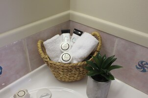 Shower, free toiletries, towels