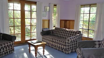 Standard Apartment, 2 Bedrooms, Non Smoking, Kitchen (Pipers unit) | Living room | 22-inch flat-screen TV with digital channels, TV