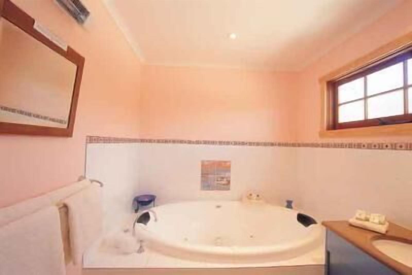 Platypus Park Country Retreat — image 16